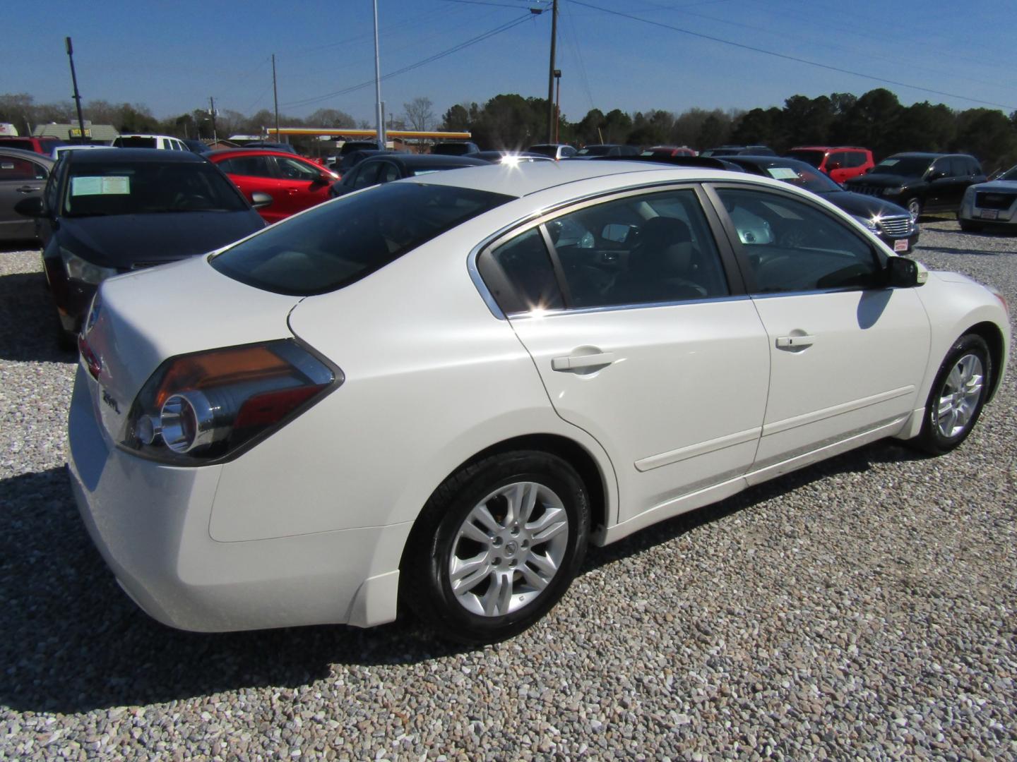 2012 White /Gray Nissan Altima 2.5 S (1N4AL2AP5CN) with an 2.5L L4 DOHC 16V engine, Automatic transmission, located at 15016 S Hwy 231, Midland City, AL, 36350, (334) 983-3001, 31.306210, -85.495277 - Photo#7